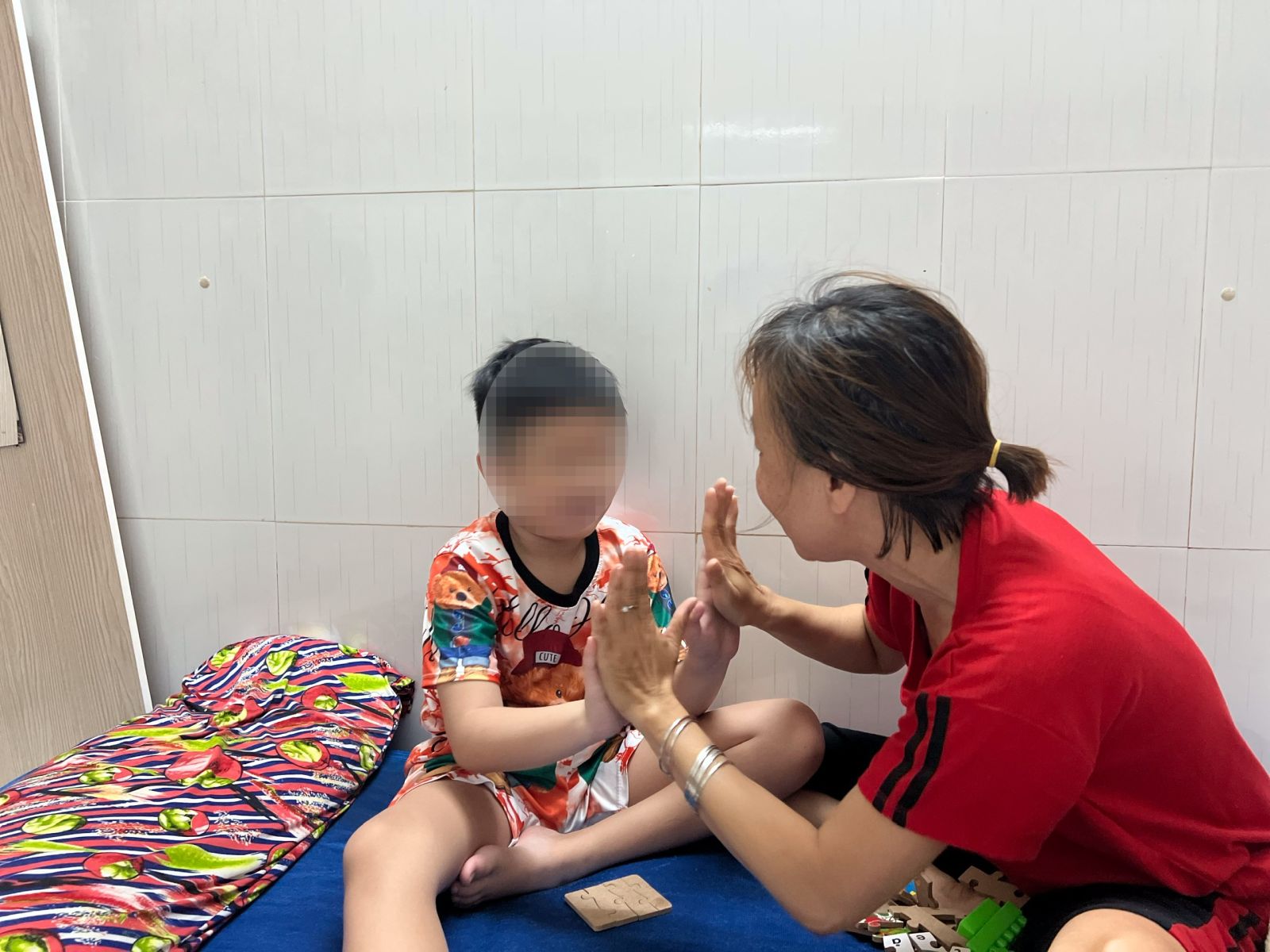 Cách cha mẹ hỗ trợ trẻ khó học chậm phát triển tại nhà